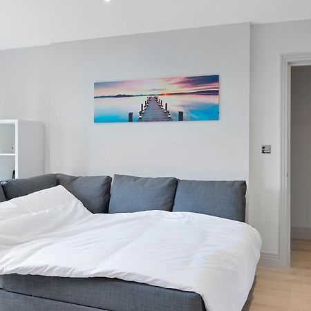 Spacious, 3 Bedroom, 2 Bathroom, Surbiton Buitenkant foto