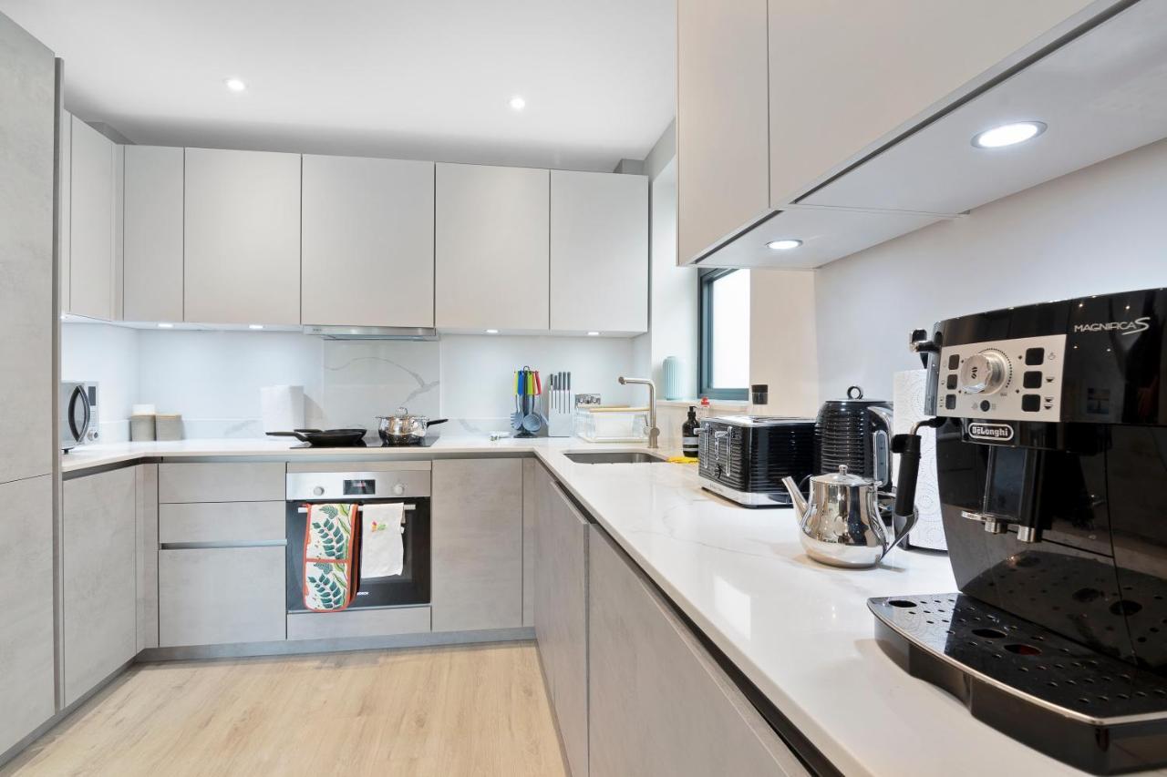 Spacious, 3 Bedroom, 2 Bathroom, Surbiton Buitenkant foto