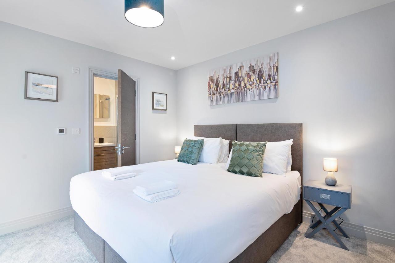 Spacious, 3 Bedroom, 2 Bathroom, Surbiton Buitenkant foto