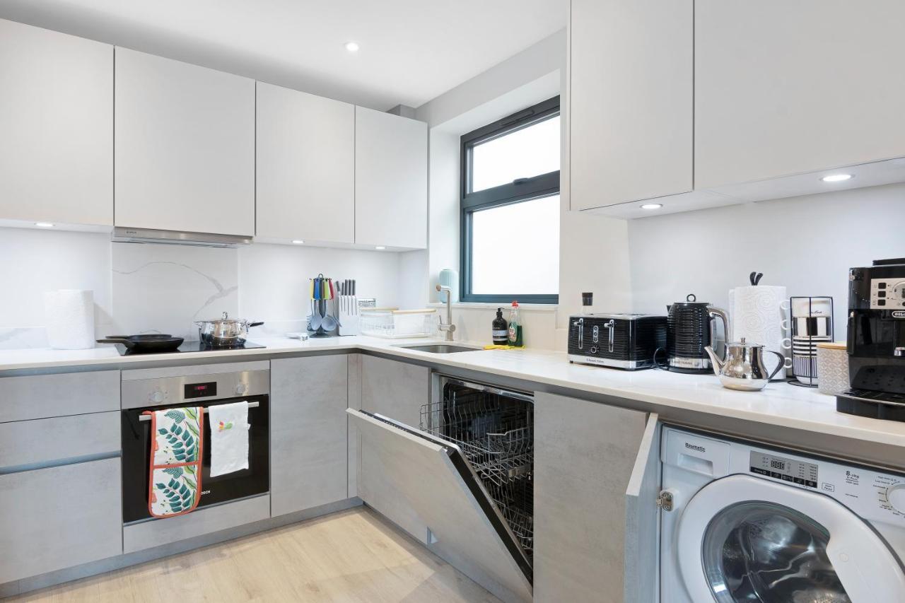 Spacious, 3 Bedroom, 2 Bathroom, Surbiton Buitenkant foto