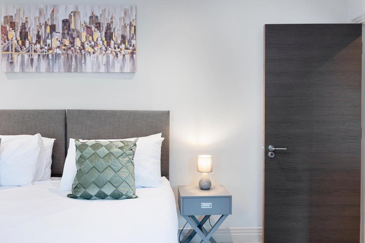 Spacious, 3 Bedroom, 2 Bathroom, Surbiton Buitenkant foto