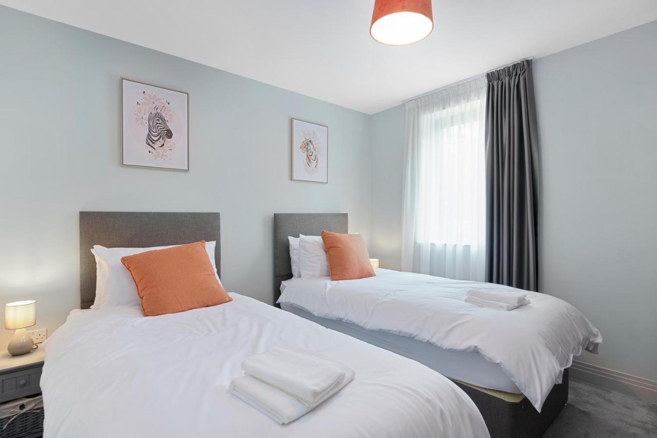 Spacious, 3 Bedroom, 2 Bathroom, Surbiton Buitenkant foto