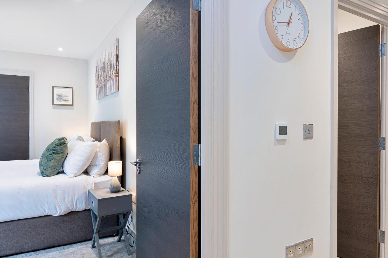 Spacious, 3 Bedroom, 2 Bathroom, Surbiton Buitenkant foto