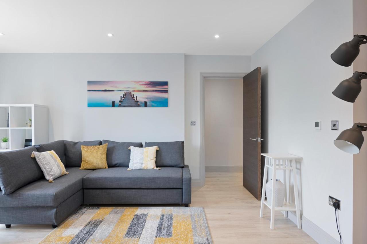 Spacious, 3 Bedroom, 2 Bathroom, Surbiton Buitenkant foto